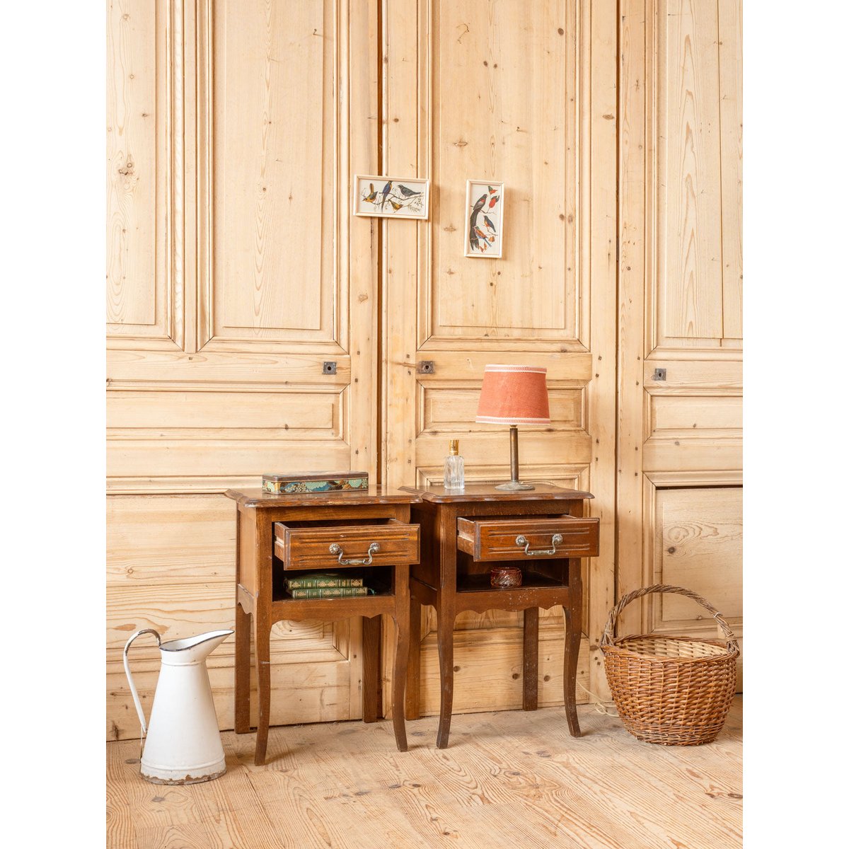 Paire de tables de chevet en bois Odile N°1494 - Bon état bois foncé, DEBONGOUT