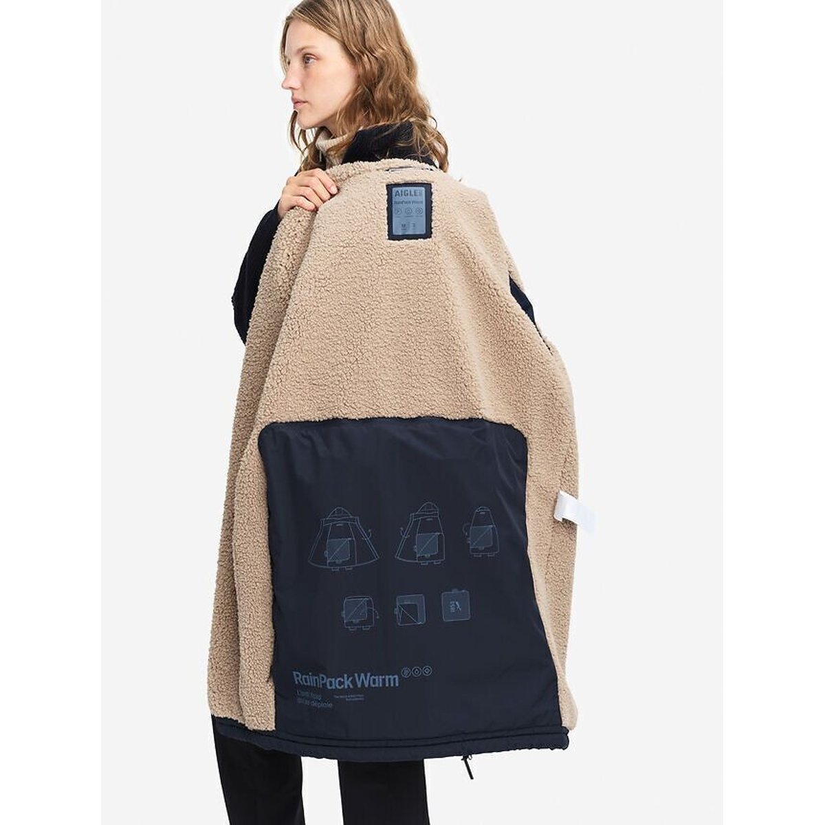 Parka Rainpack 90+ acolchada, con forro de sherpa MTD REPREVE azul marino, AIGLE