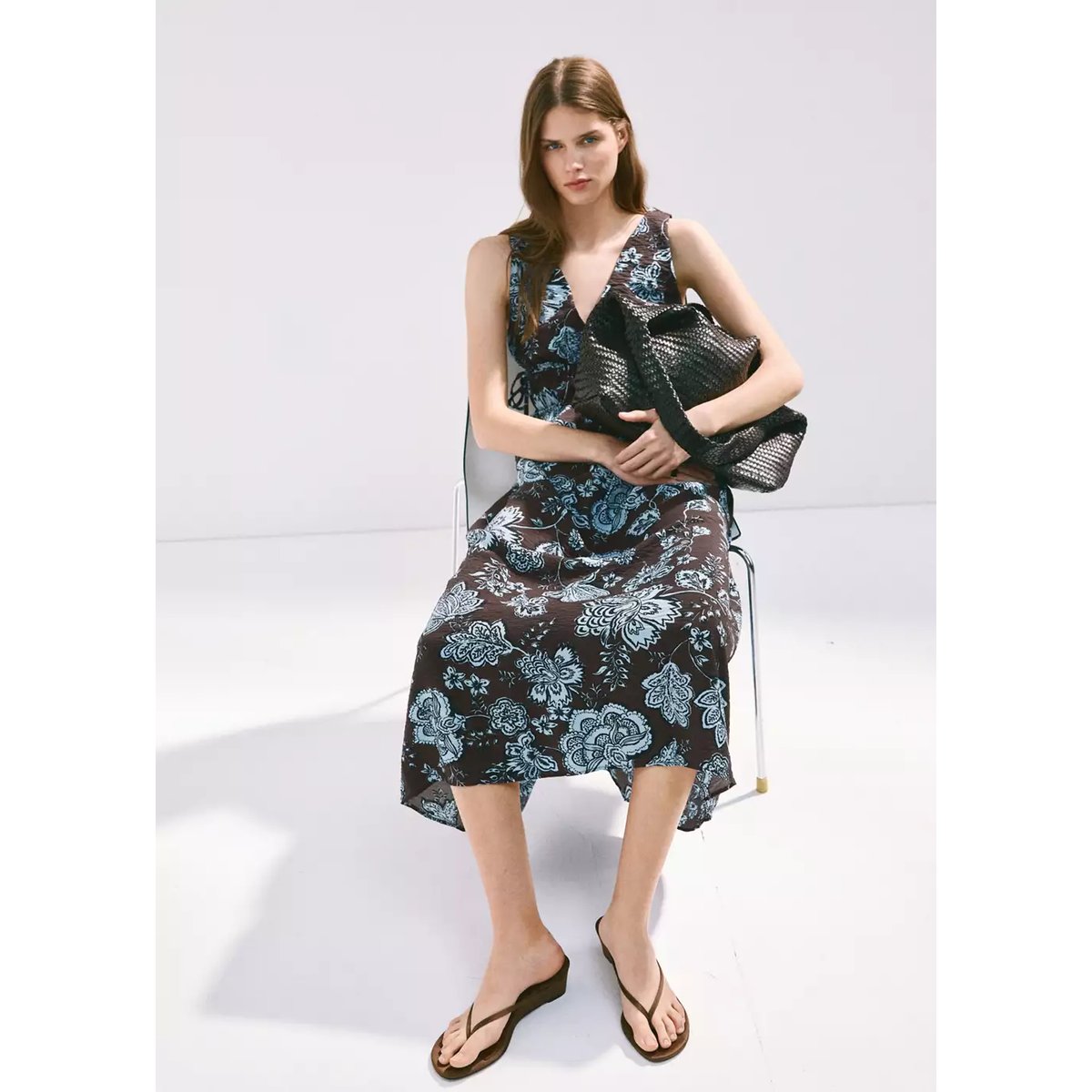 Robe florale détails froncés chocolat, MANGO