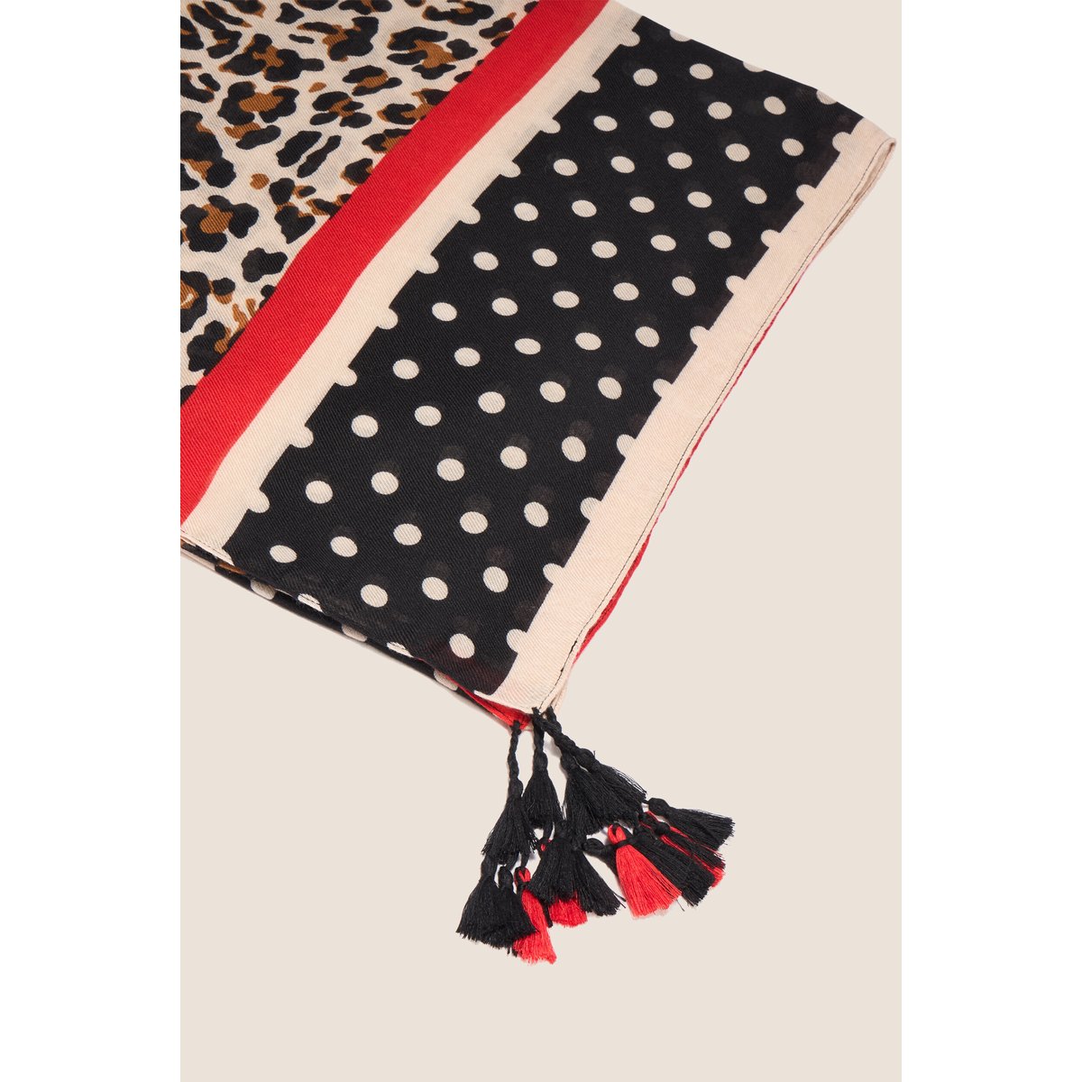 Foulard ecru, BREAL