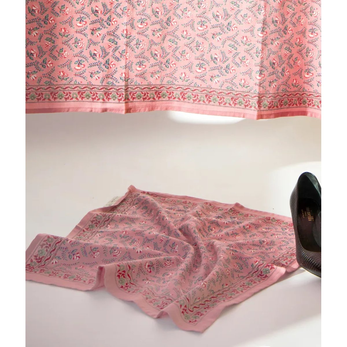 Foulard enfant Toile de Jouy depuis 1760 - Flora rose framboise, BINDI ATELIER