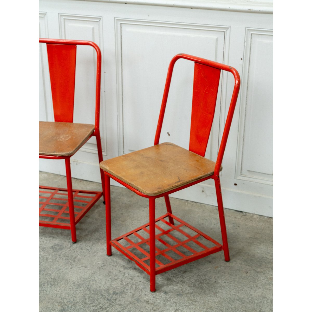 Paire de chaises chevet Tolix en métal rouge et bois Alma N°1707 - Bon état rouge, DEBONGOUT