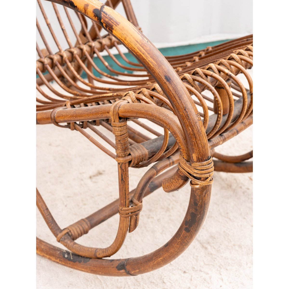 Rocking-chair en rotin Alibert N°90 - Bon état bois foncé, DEBONGOUT
