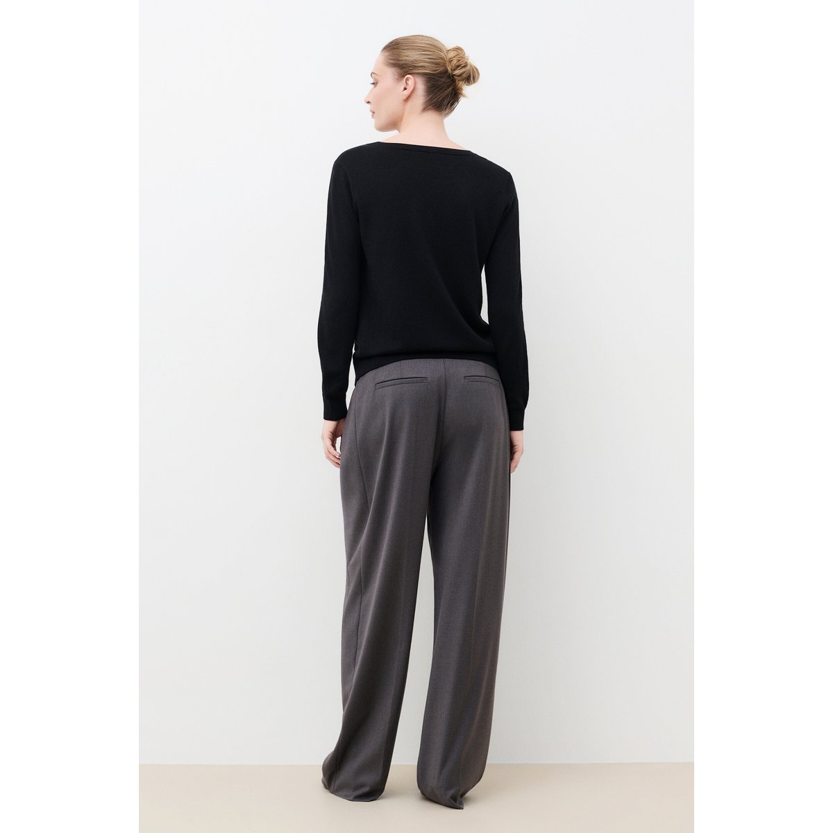 Pull droit col v MCLAUDINE noir, CAROLL