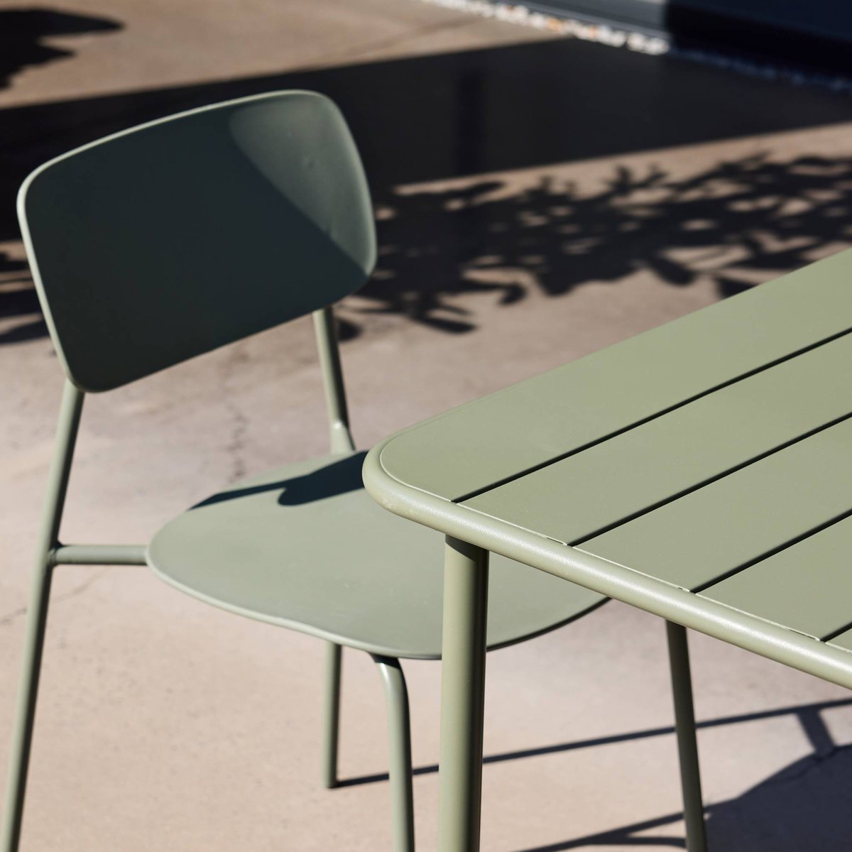 Table de jardin métal + 6 assises AMÉLIA + LIVA anthracite, SWEEEK