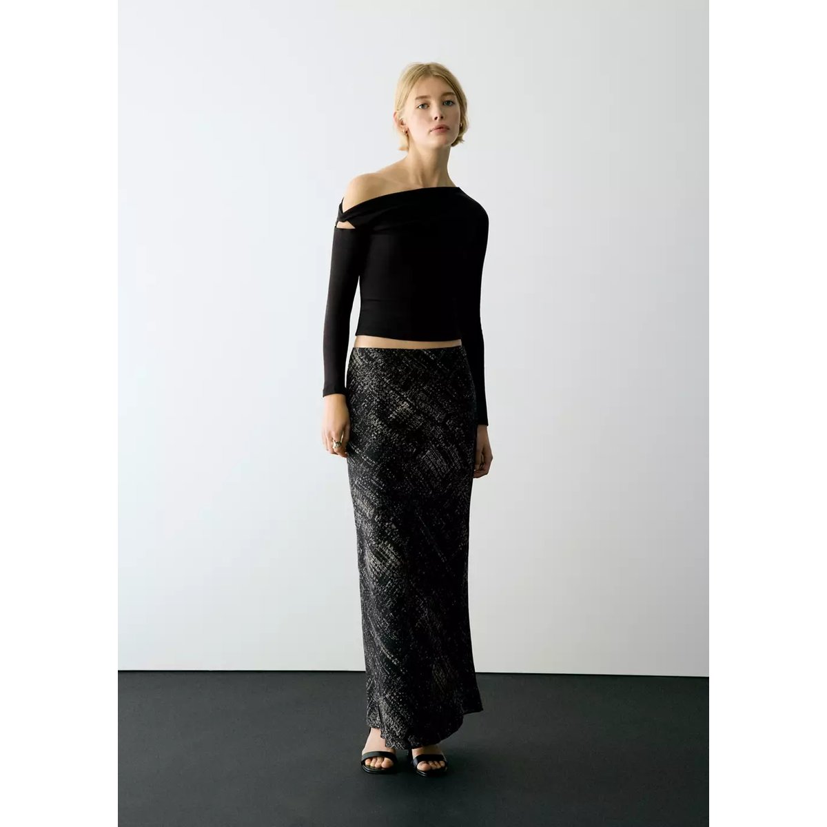 T-shirt coton à décolleté asymétrique noir, MANGO TEEN