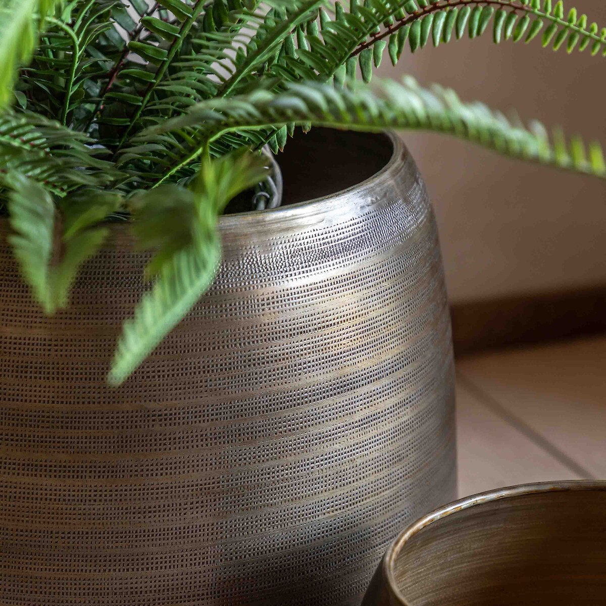 Set of 2 Textured Metal Planters brass, ÉDITÉ