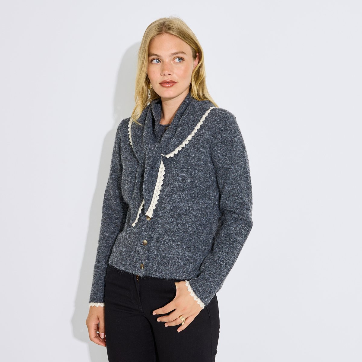 Gilet col rond . gris, GRAIN DE MALICE