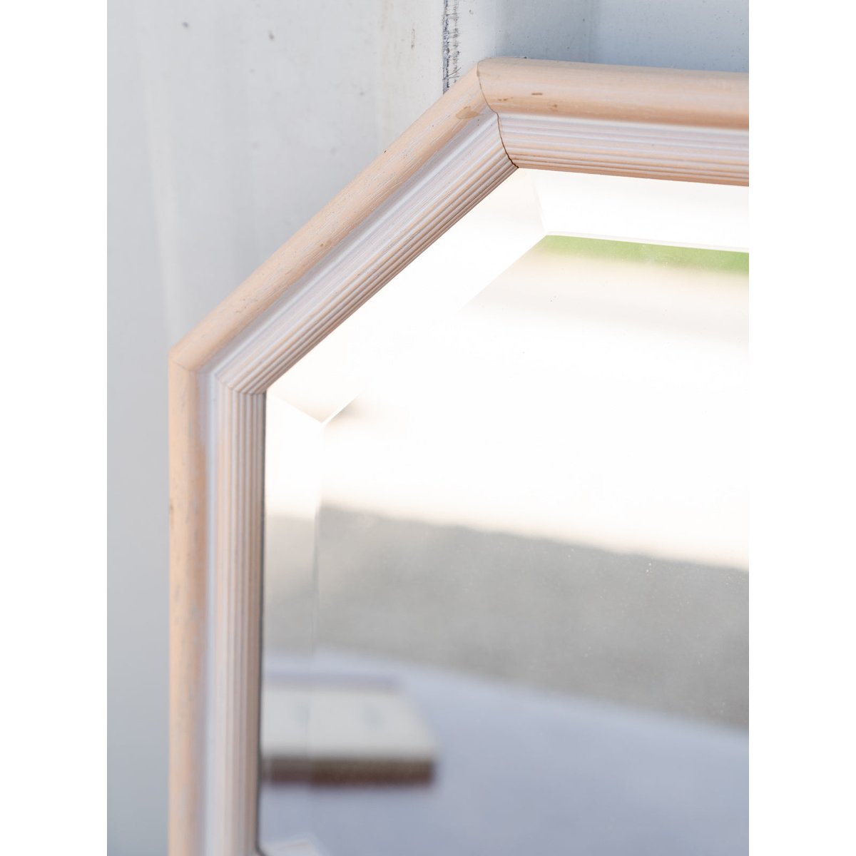 Miroir octogonal en bois beige nude Georges N°1360 - Bon état beige, DEBONGOUT