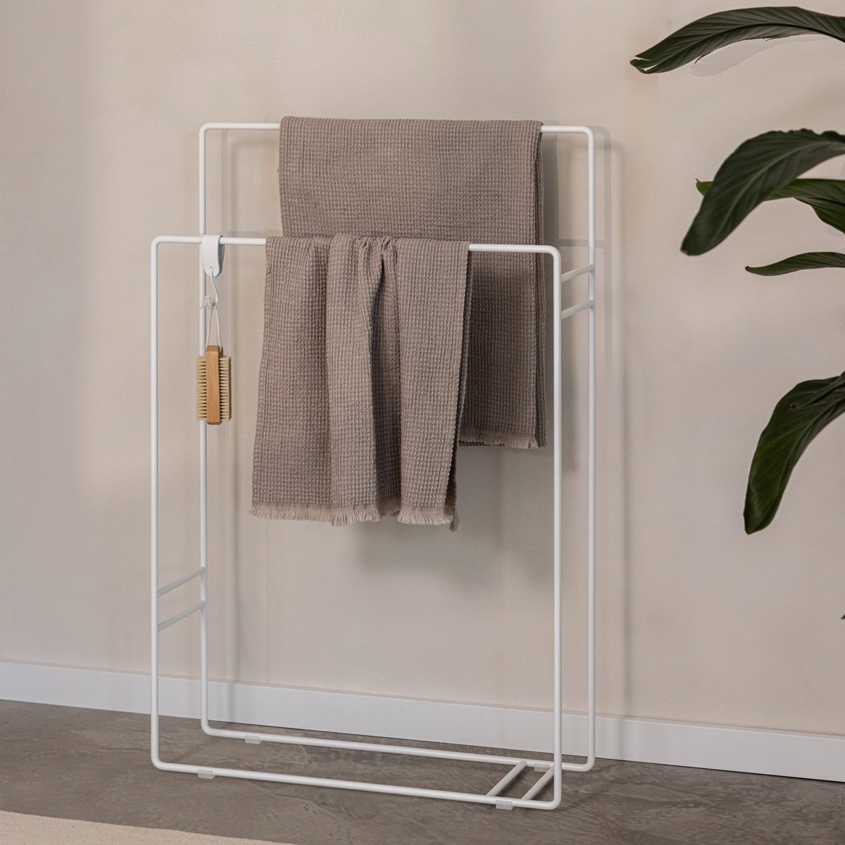 Porte-serviettes en acier tubulaire DELAYA blanc, METALLBUDE