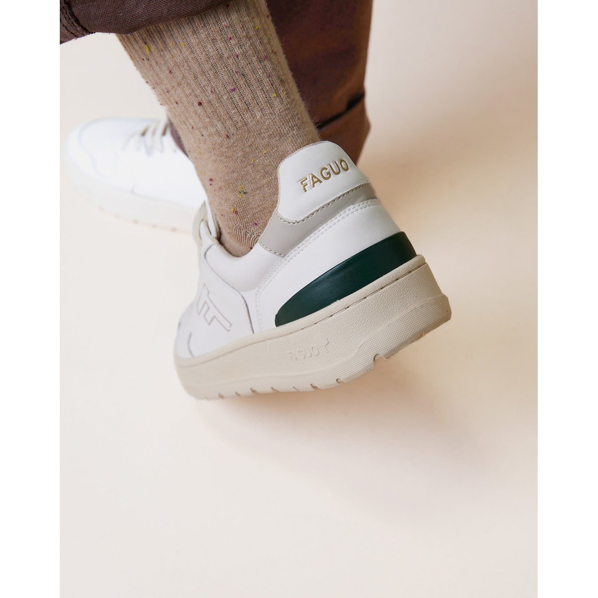 Baskets basses en cuir blanc et vert, FAGUO