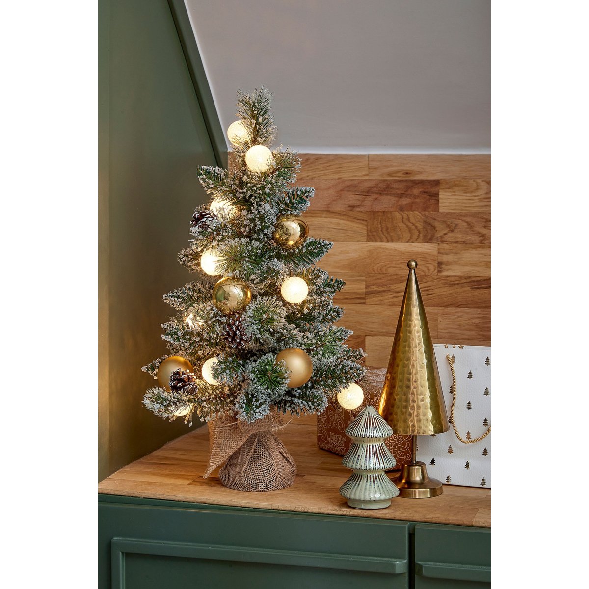 Sapin de Noël artificiel avec décorations et LED H60 cm KAPRUN vert, doré, BLACK BOX TREES