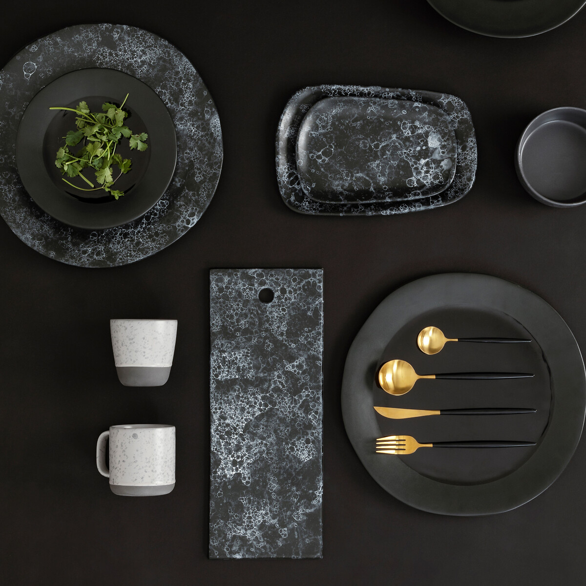 Marbled Stoneware Pizza Plate black, SO'HOME