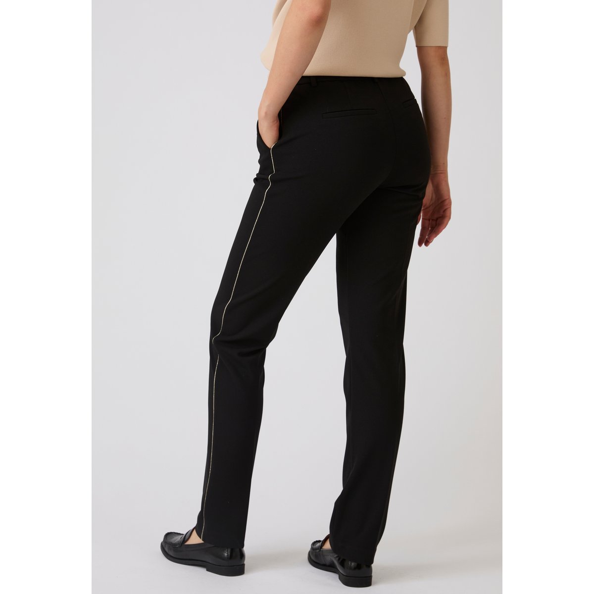 Pantalon maille crêpe stretch liserés côtés rouge bordeaux, DAMART