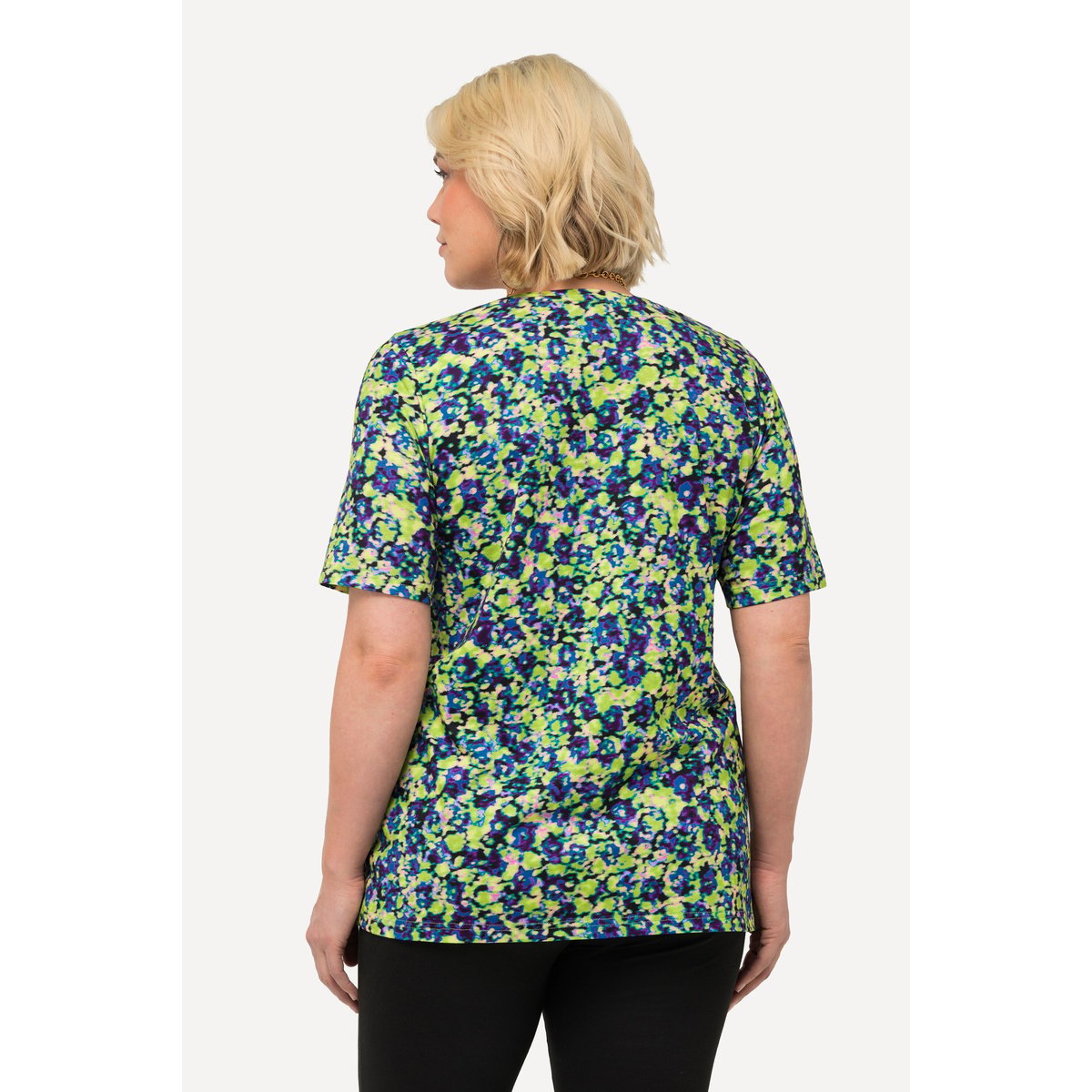 T-shirt long à fleurs. Col V et vert printanier, ULLA POPKEN