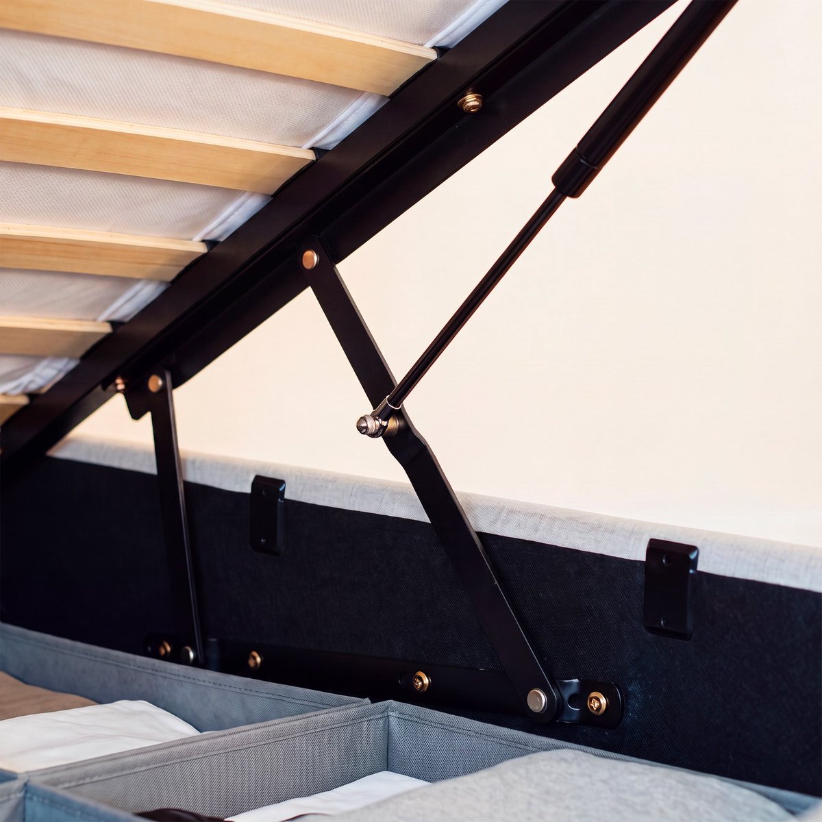 Lit double avec coffre en tissu - TILLY gris/beige, MAISON PAVANE
