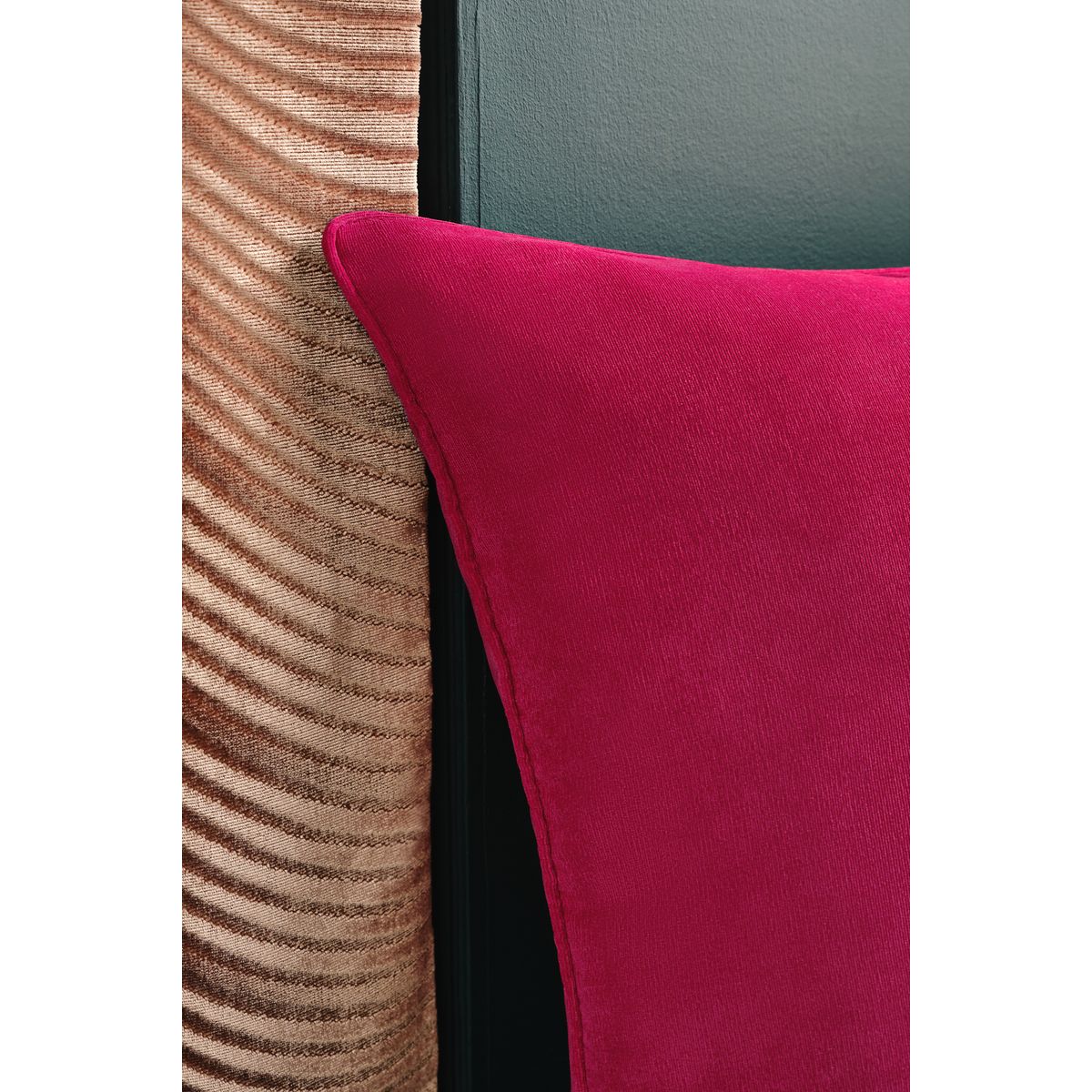 Coussin en velours doux rose fuchsia, NEXT
