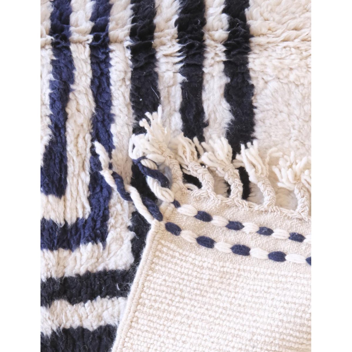 Tapis berbère élégant pour intérieur moderne en laine 175 x 268 cm noir intense, AFK LIVING