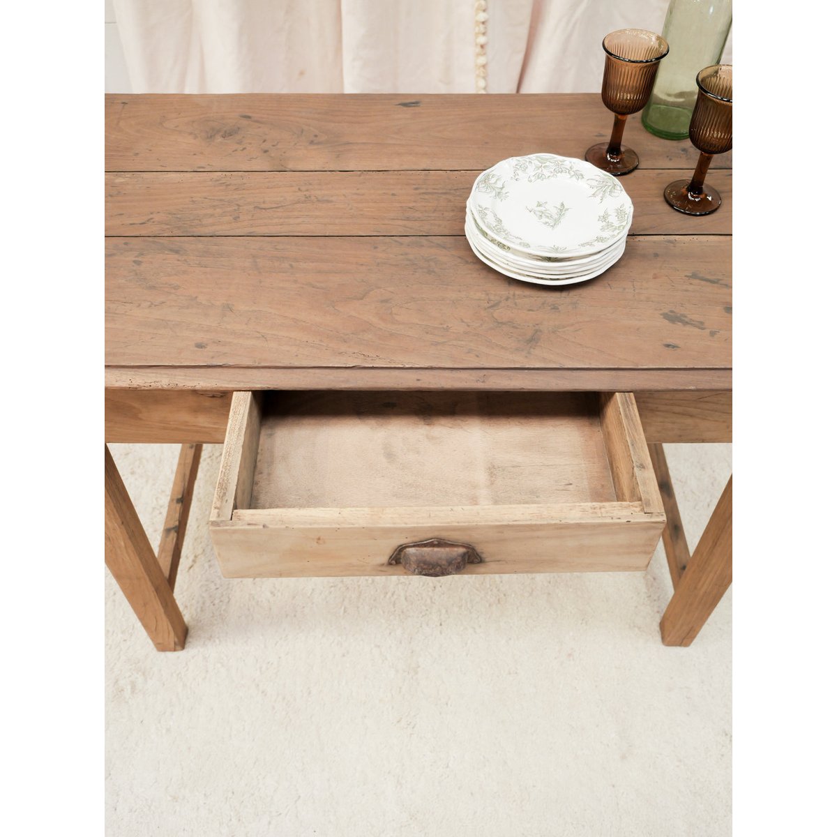 Petite table à manger en bois massif Romy N°1546 - Bon état bois foncé, DEBONGOUT