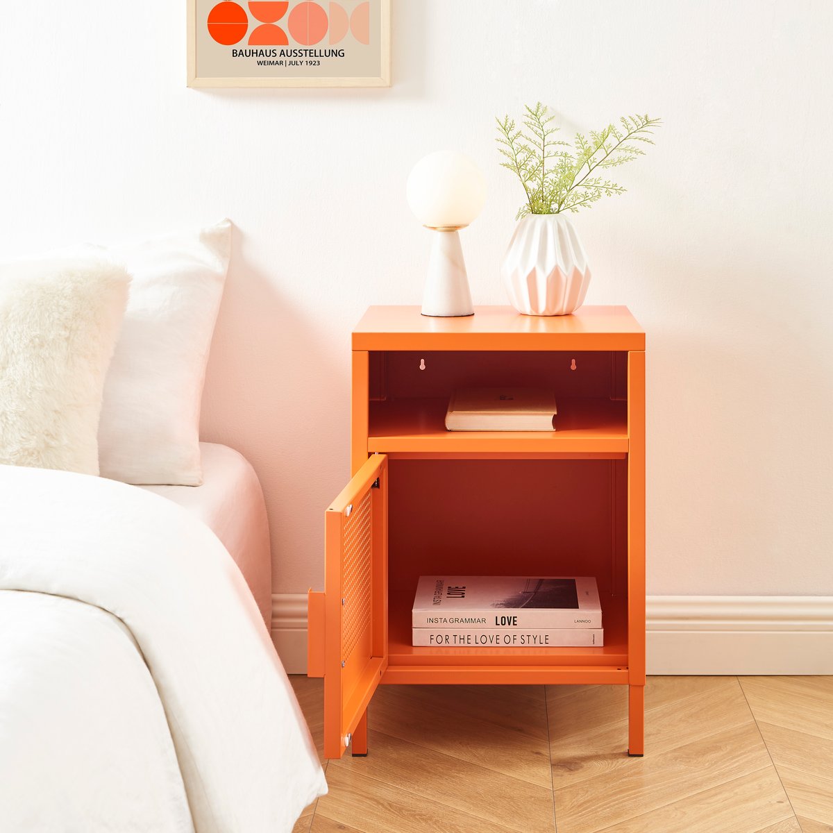 Table de chevet en acier orange / tcx 17-1360, PANTONE