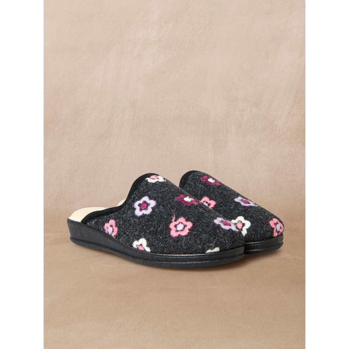 Mules fourrées laine gris foncé / fleurs brodées, PEDICONFORT