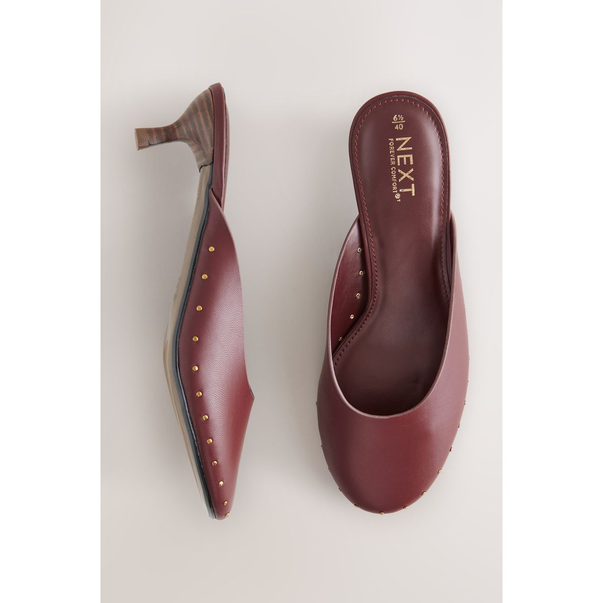 Mules cloutées à bout fermé vin, NEXT