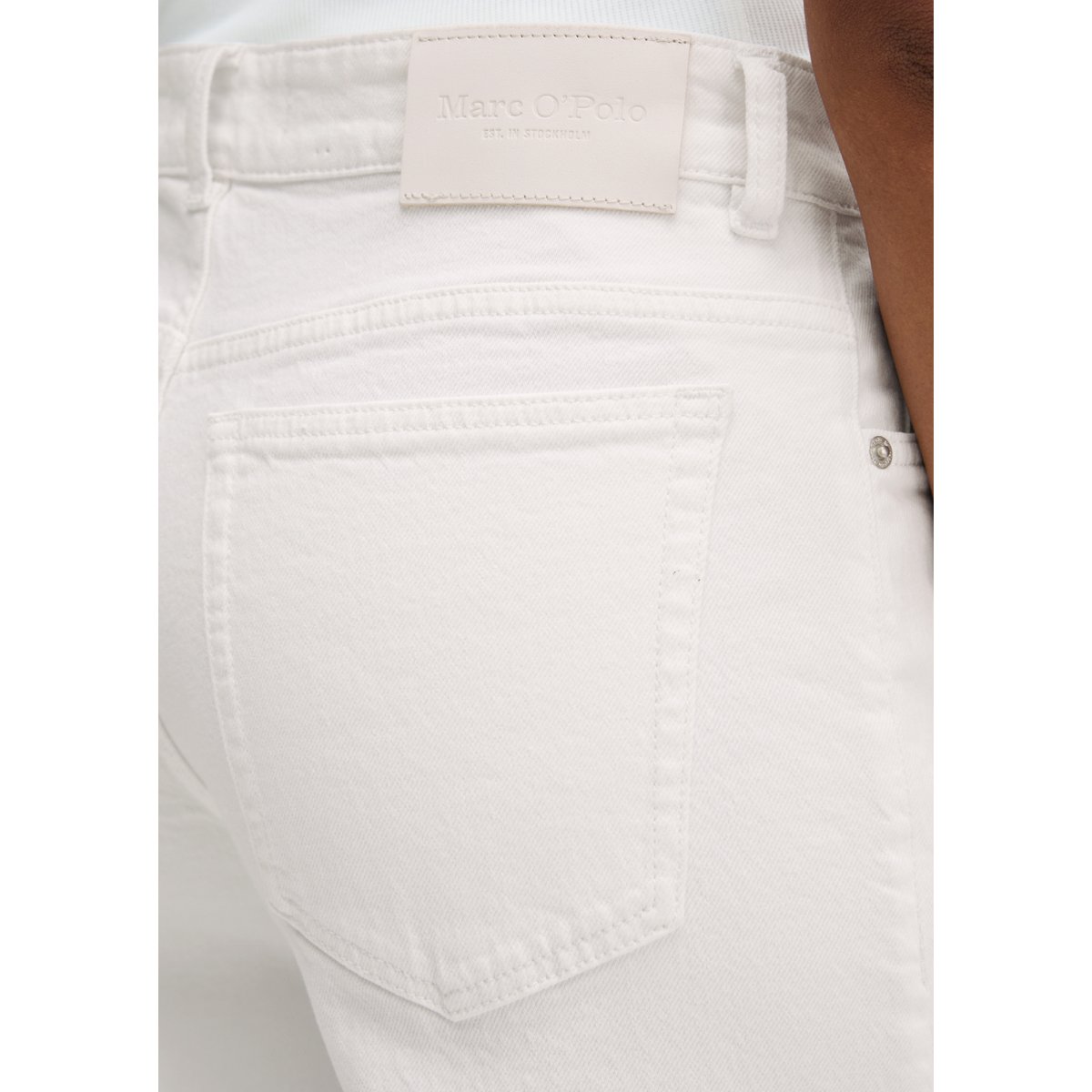 Jeans modèle Astrid large en coton organique blanc, MARC O'POLO