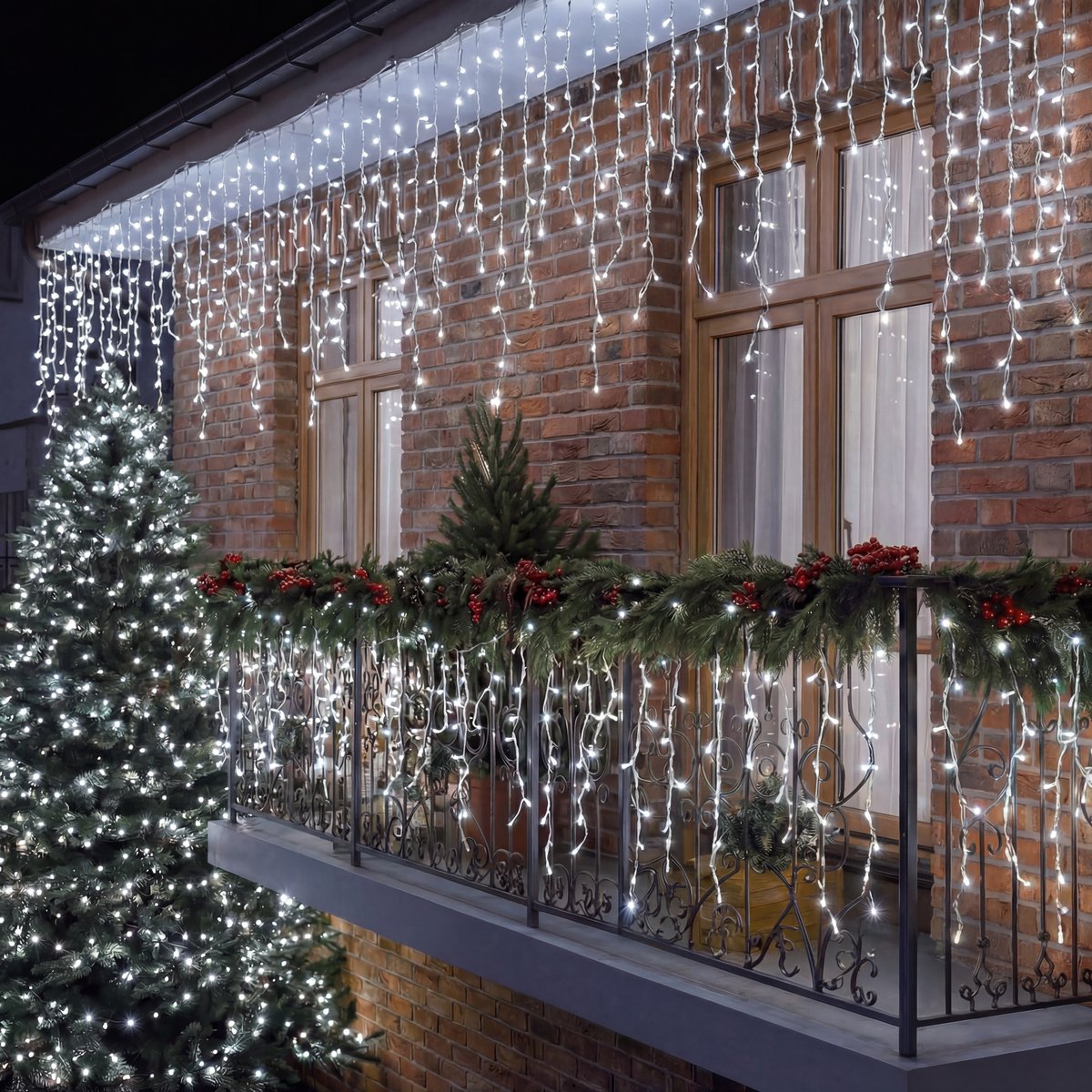 Rideau lumineux stalactite d'extérieur L. 500 cm 300 LED blanc froid 13 fonctions sur secteur blanc froid, FEERIC LIGHTS & CHRISTMAS