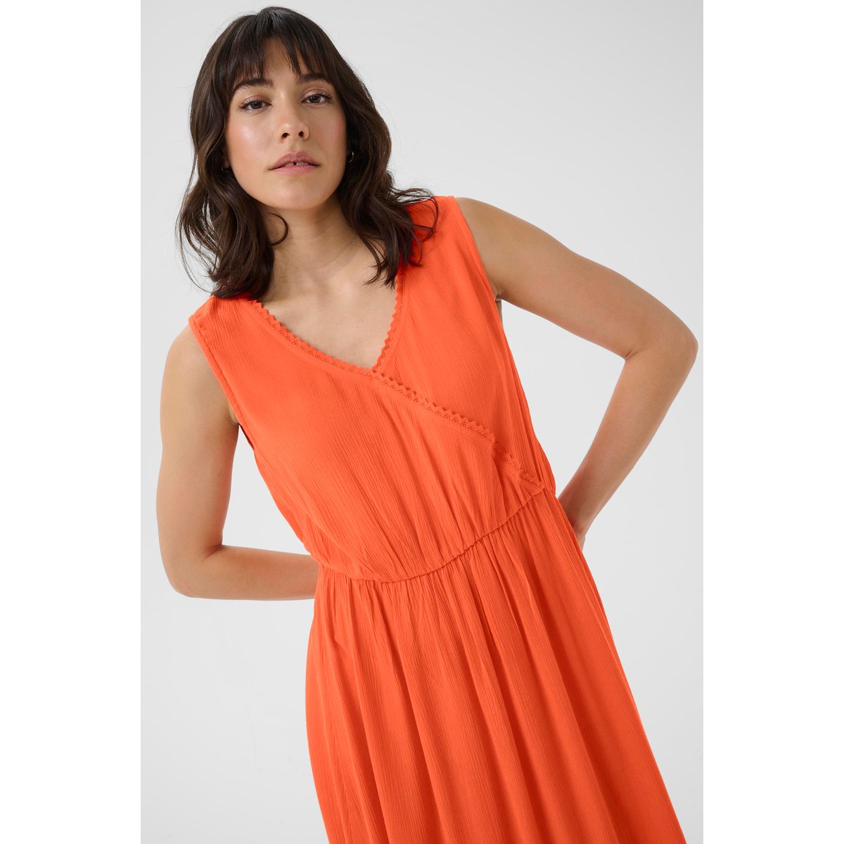 Robe rouge grenadine, KAFFE