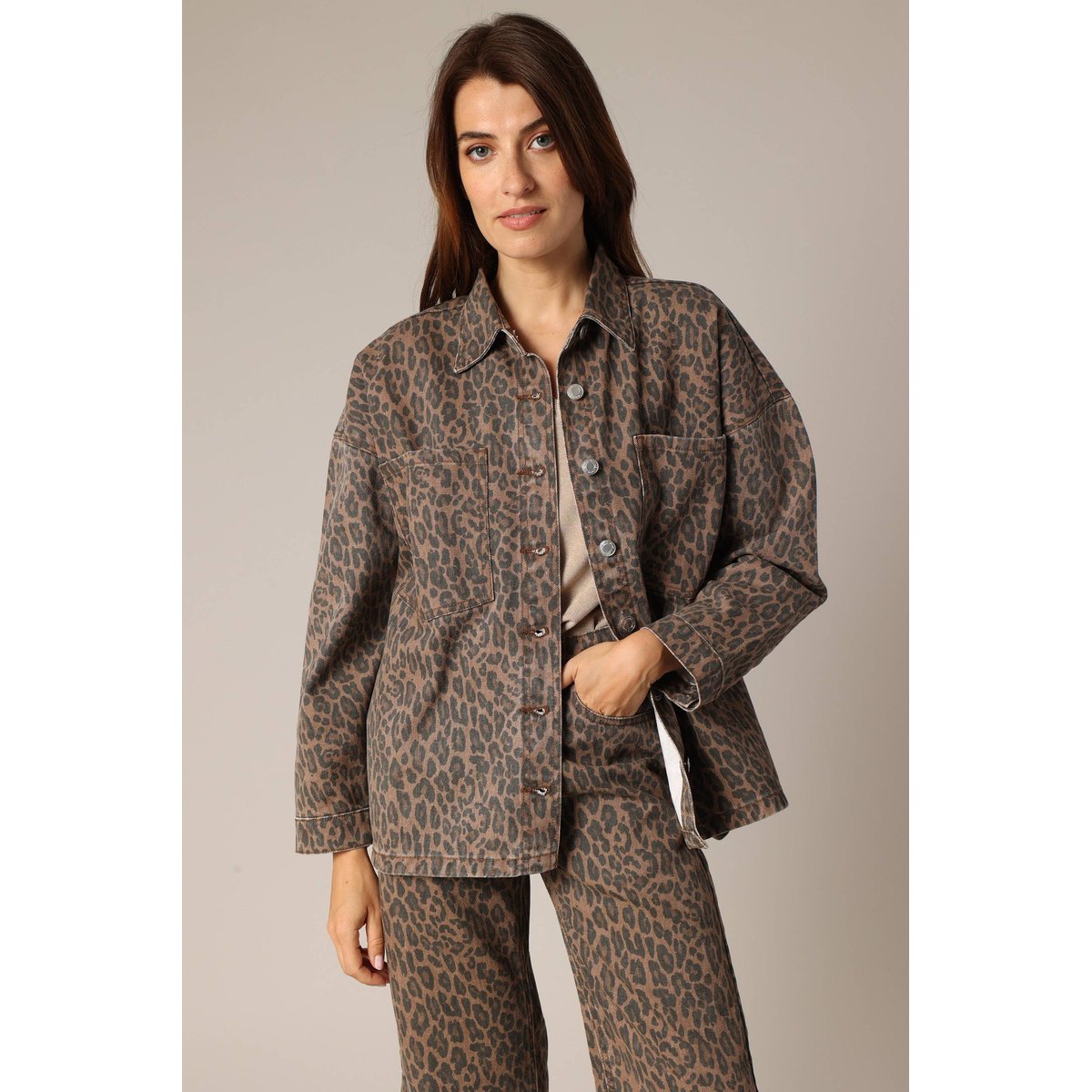 Surchemise 100 % coton imprimé léopard CAMINA camel, DEELUXE
