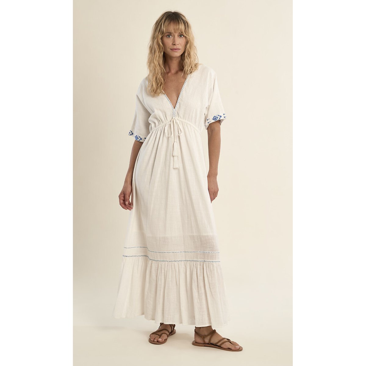 Vestido largo de manga corta y escote en pico blanco, MOLLY BRACKEN