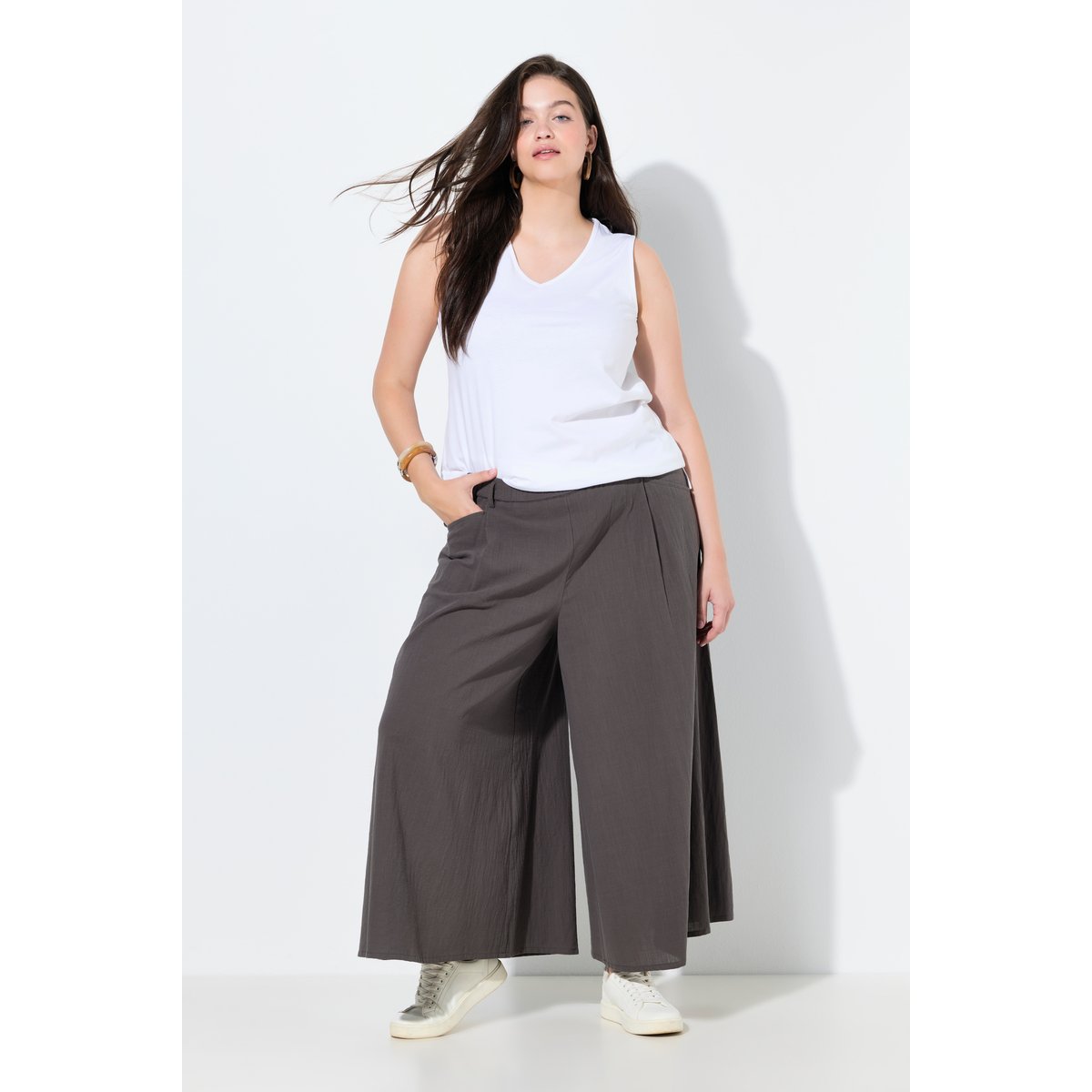 Pantalon 7/8 en coton bio. Jambe large et gris foncé, ULLA POPKEN