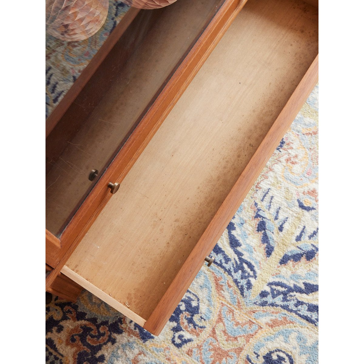 Vitrine MD en bois Victoria N°1361 - Bon état bois clair, DEBONGOUT