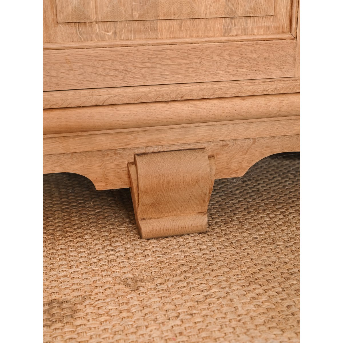 Buffet en bois massif travaillé Gilbert N°1846 - Bon état bois clair, DEBONGOUT