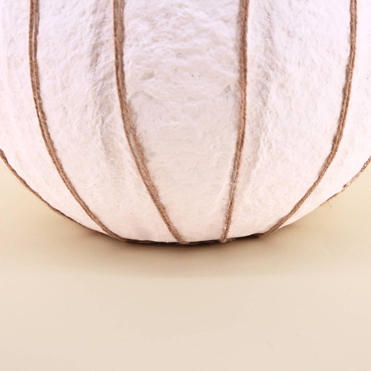 Vase en papier maché détails en jute, H35cm blanc, ORNAMI