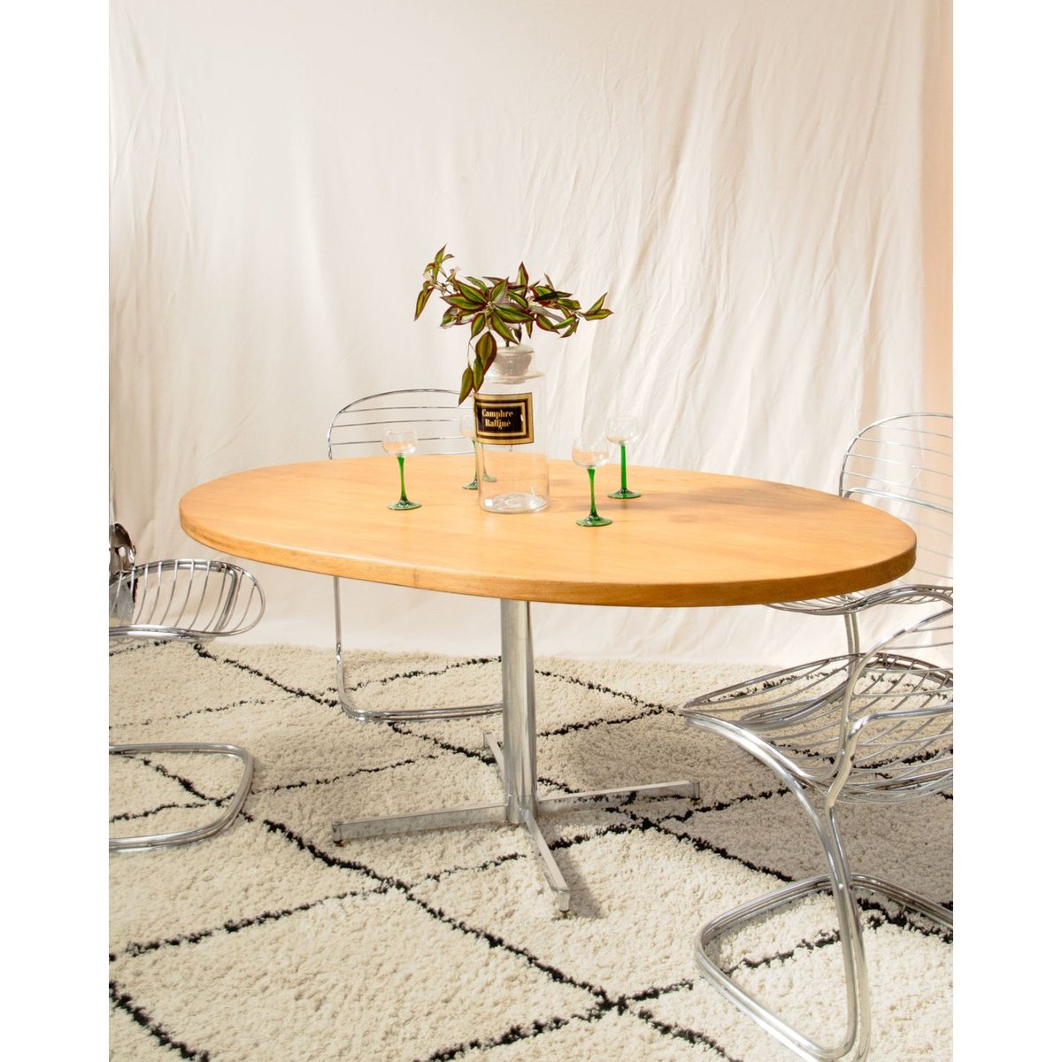 Table à manger ovale en chêne et métal chromé Karla N°1315 - Bon état bois clair, DEBONGOUT