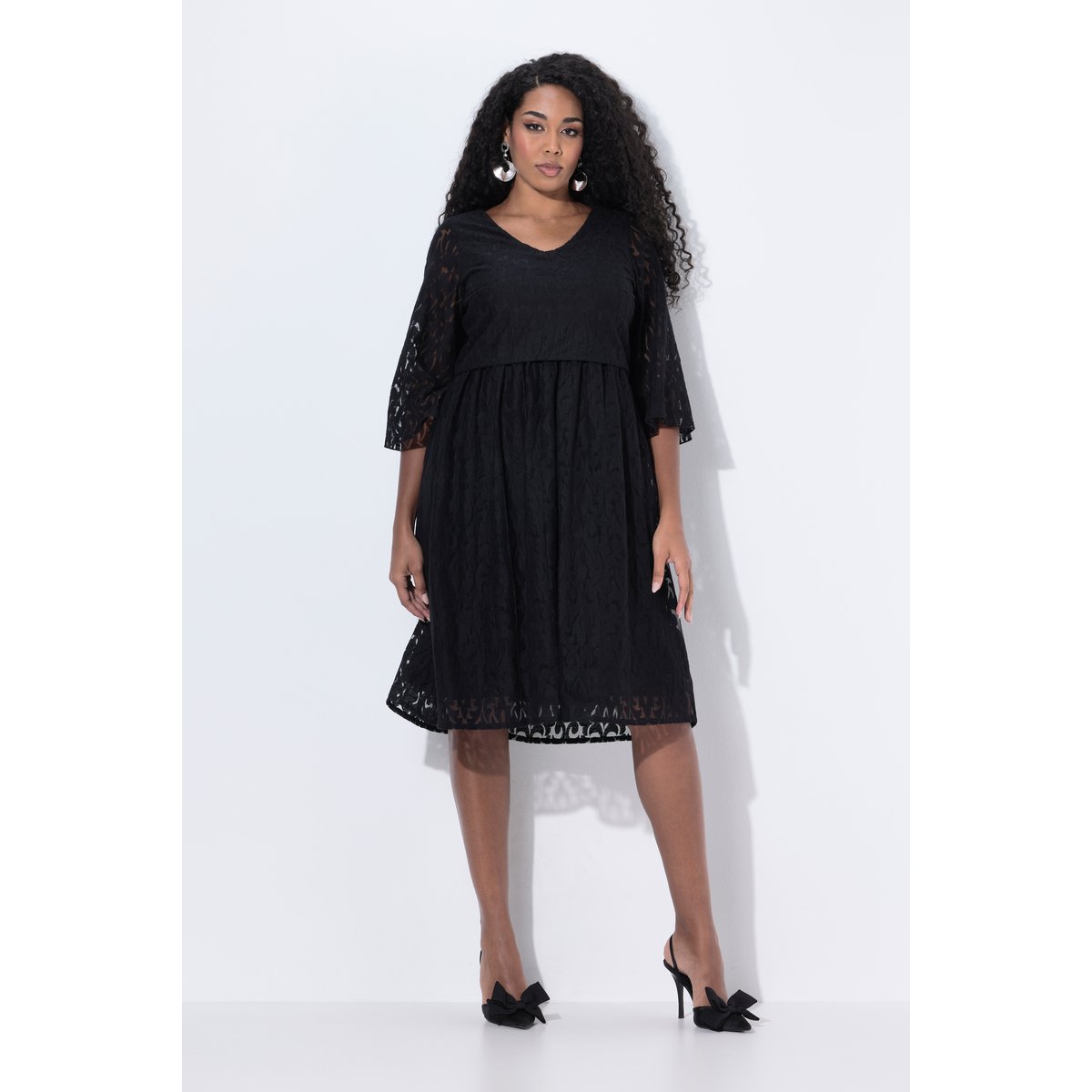 Robe midi évasée avec encolure en V noir, ULLA POPKEN