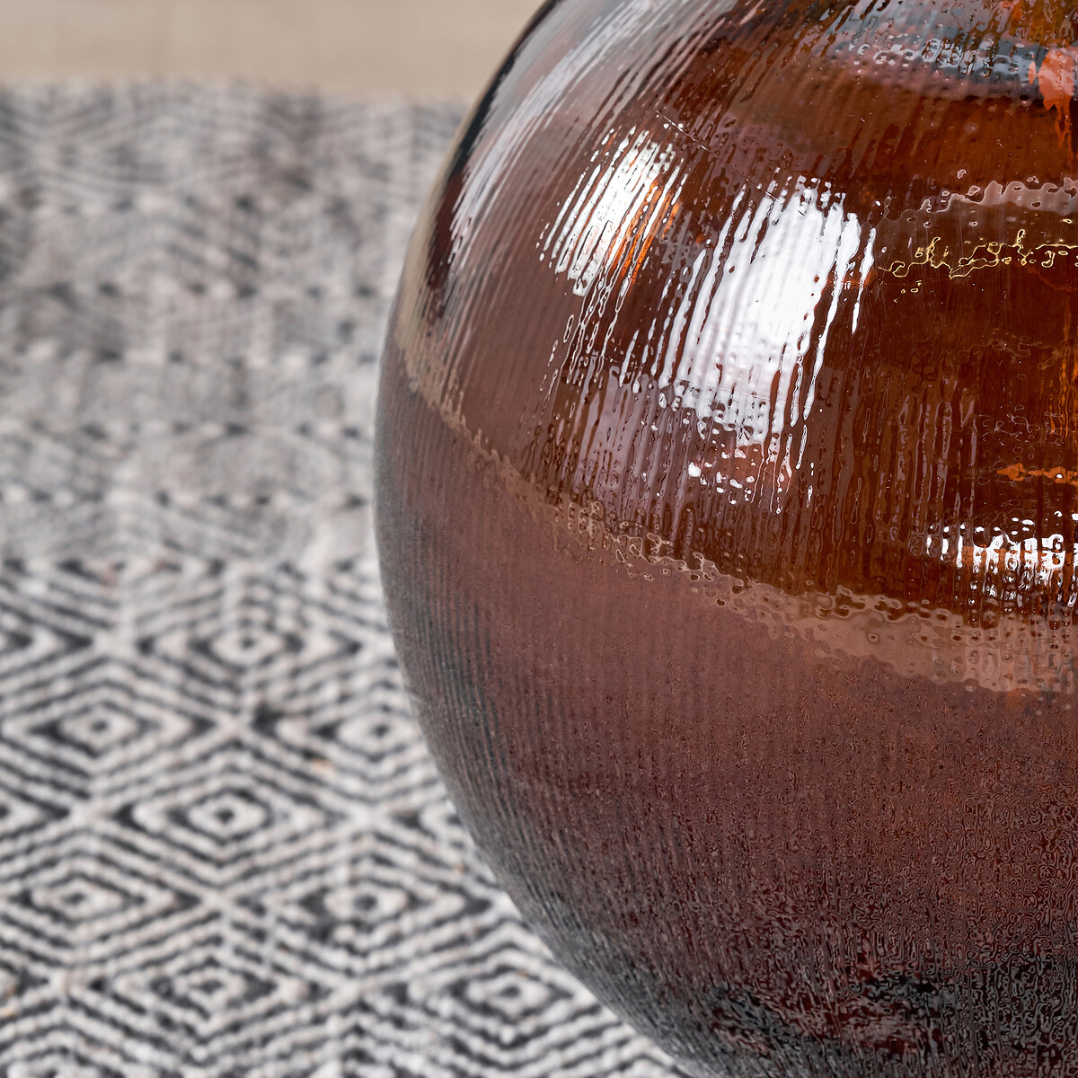 42cm Dimpled Round Recycled Glass Vase pecan, ÉDITÉ