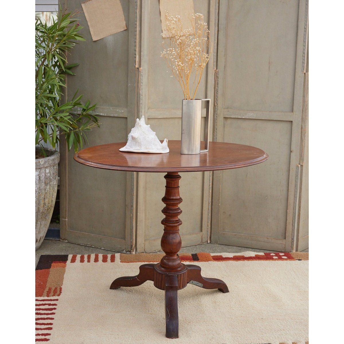 Table à manger 4 places en acajou Romy N°1603 - Bon état bois foncé, DEBONGOUT