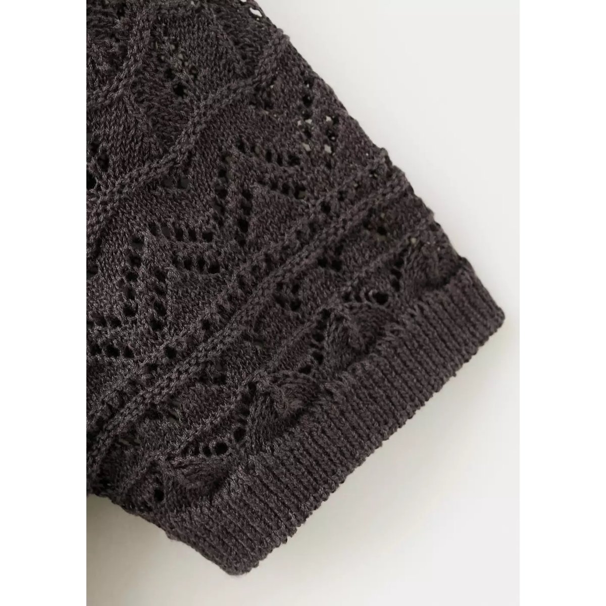 Cardigan en maille ajourée à manches courtes chocolat, MANGO