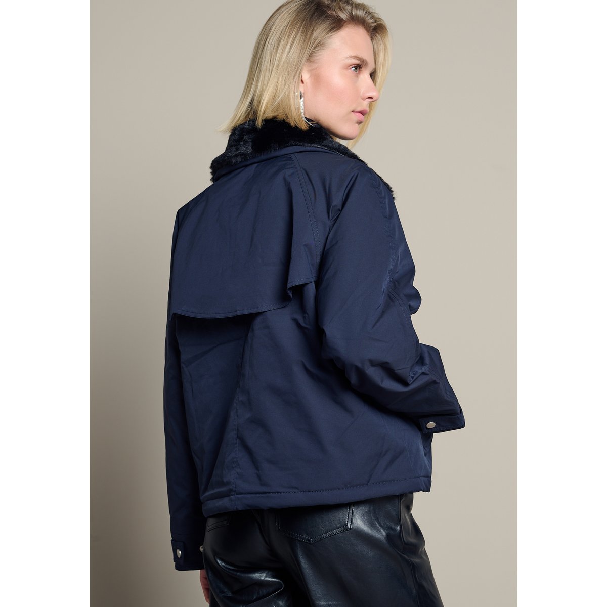 Veste matelassée col doux bleu marine, LOLALIZA
