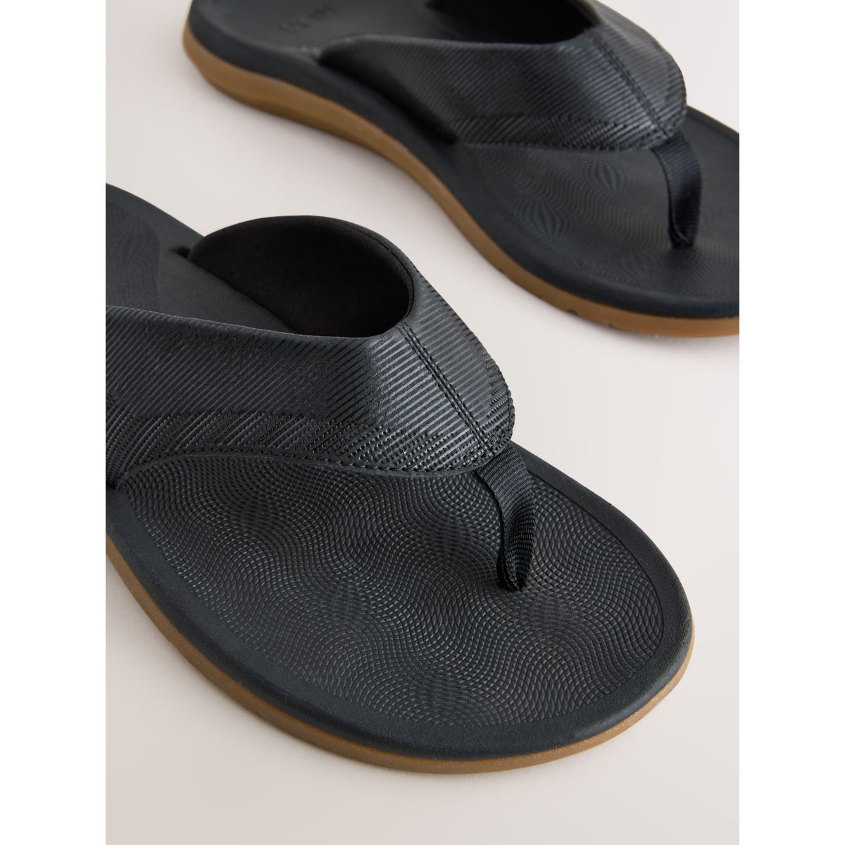 Tongs noir, NEXT
