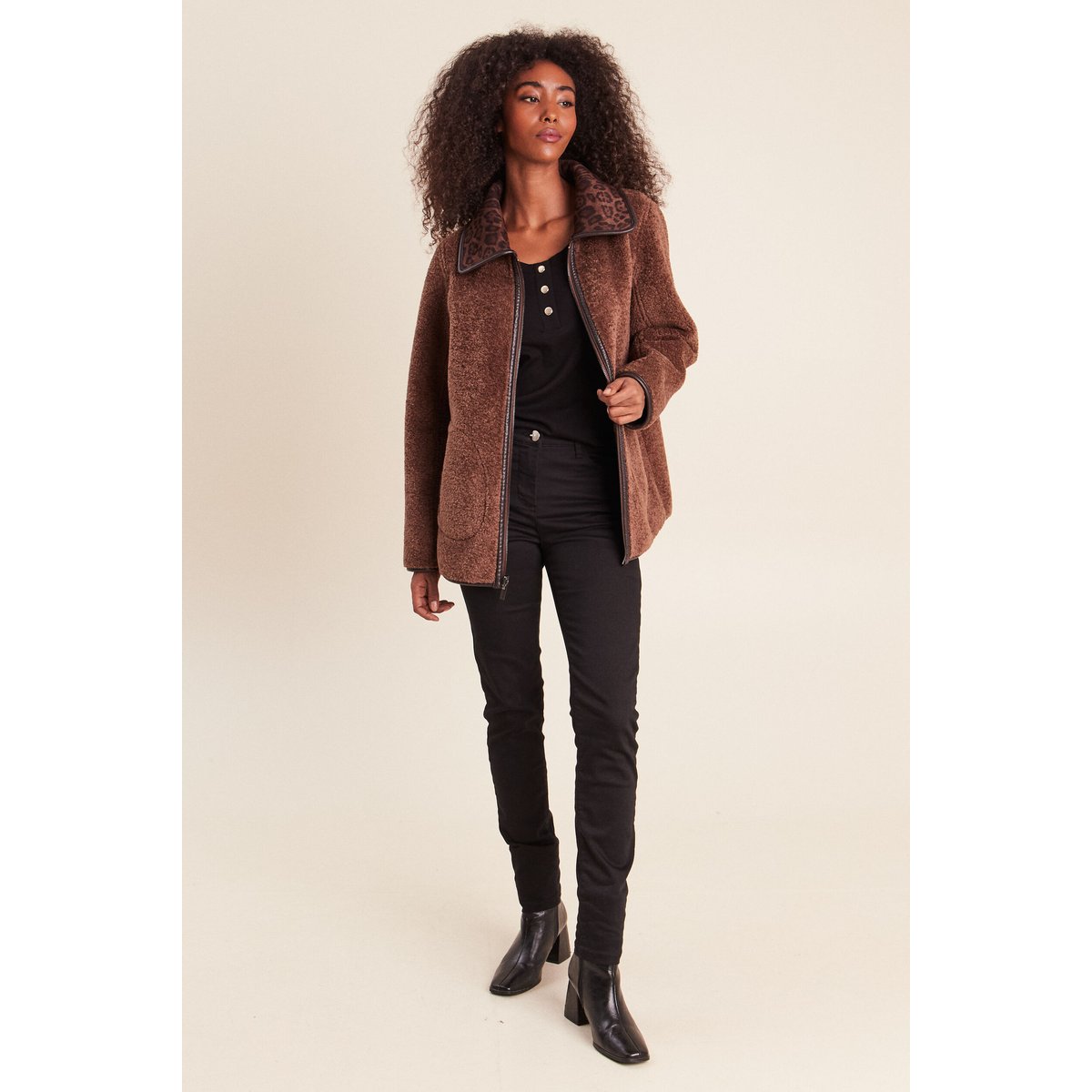 Manteau marron, BREAL
