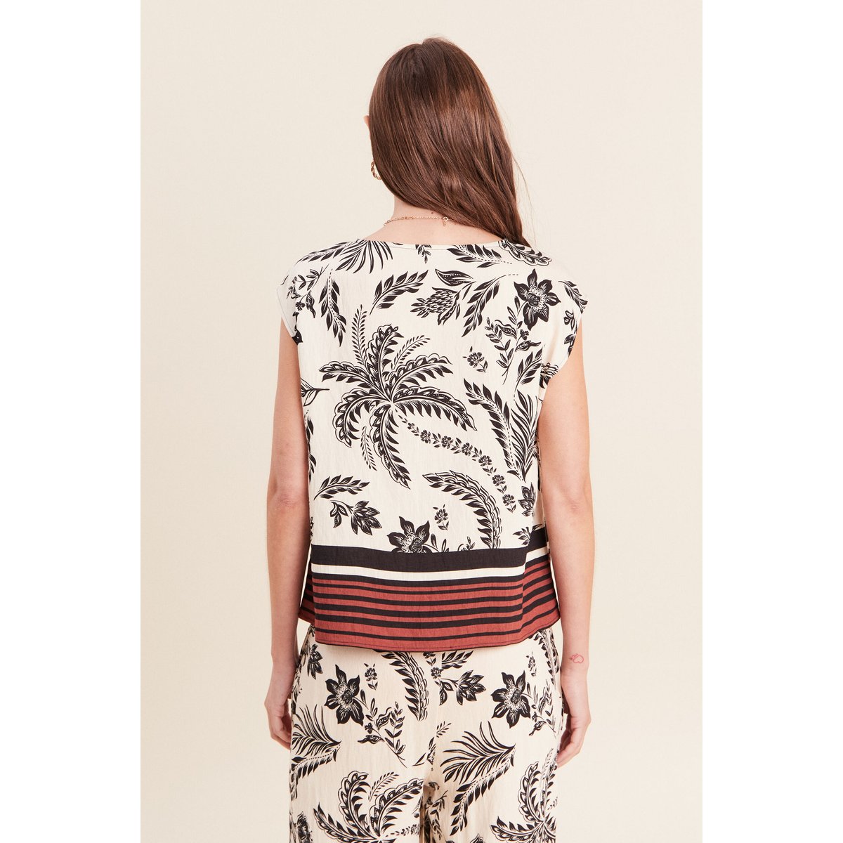 Blouse col v manches courtes fluide noir, BREAL