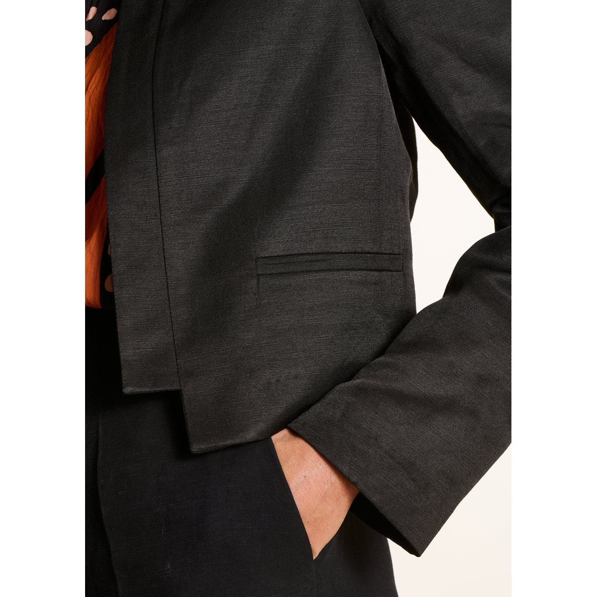 Veste courte irisée ouverte noir, LA FEE MARABOUTEE