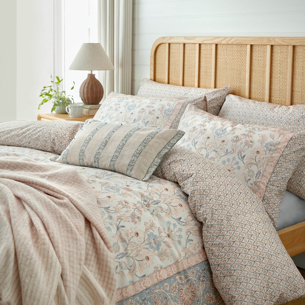 Parure de lit fleurie Semington pour grand lit double rose, ocre, bleu, beige, LAURA ASHLEY