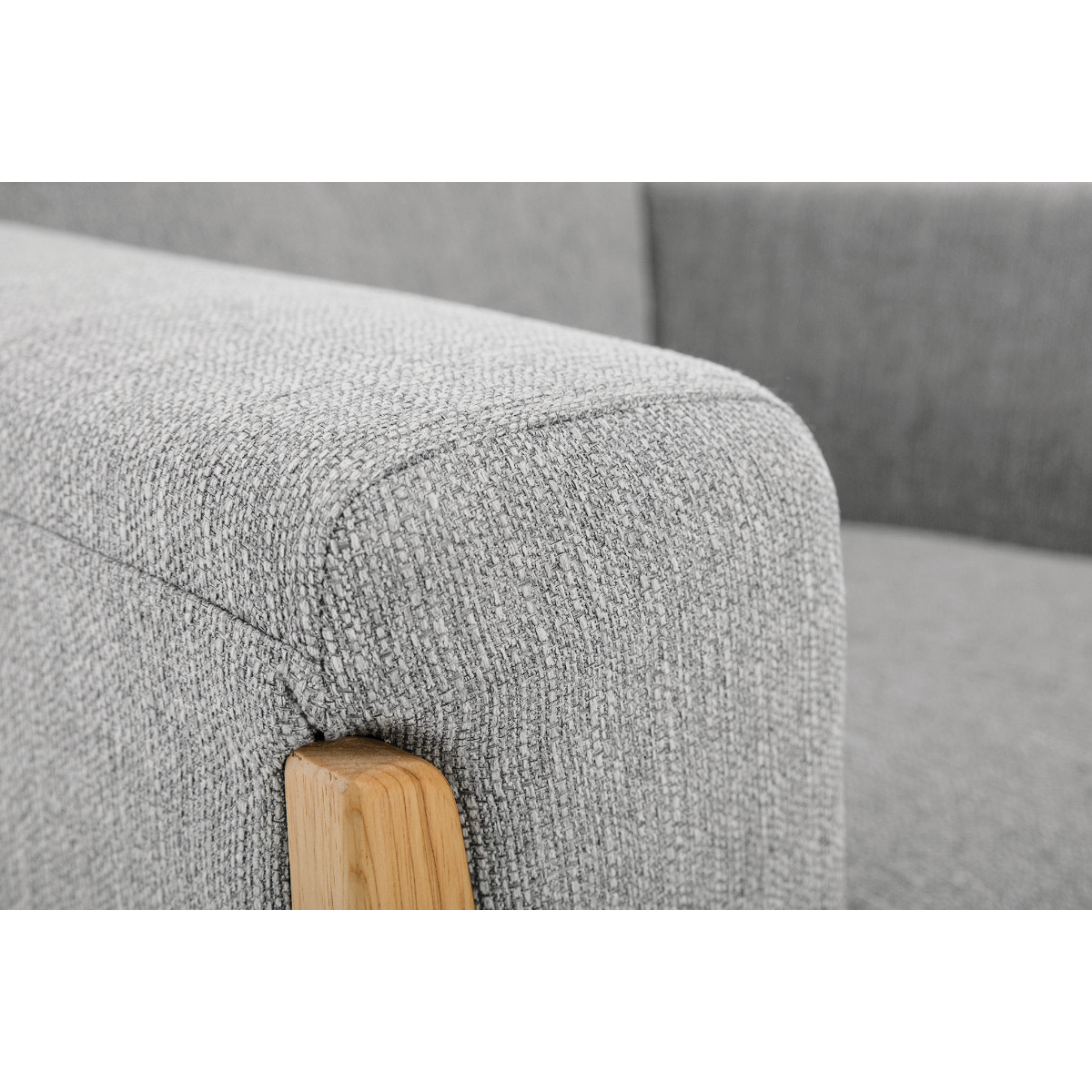Fauteuil scandinave en tissu et bois FJORD gris clair, MILIBOO