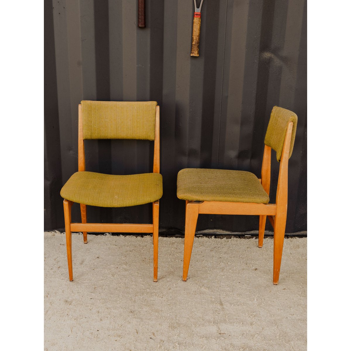 Lot de 4 chaises en bois et tissu vert Alma N°1872 - Bon état bois clair, DEBONGOUT