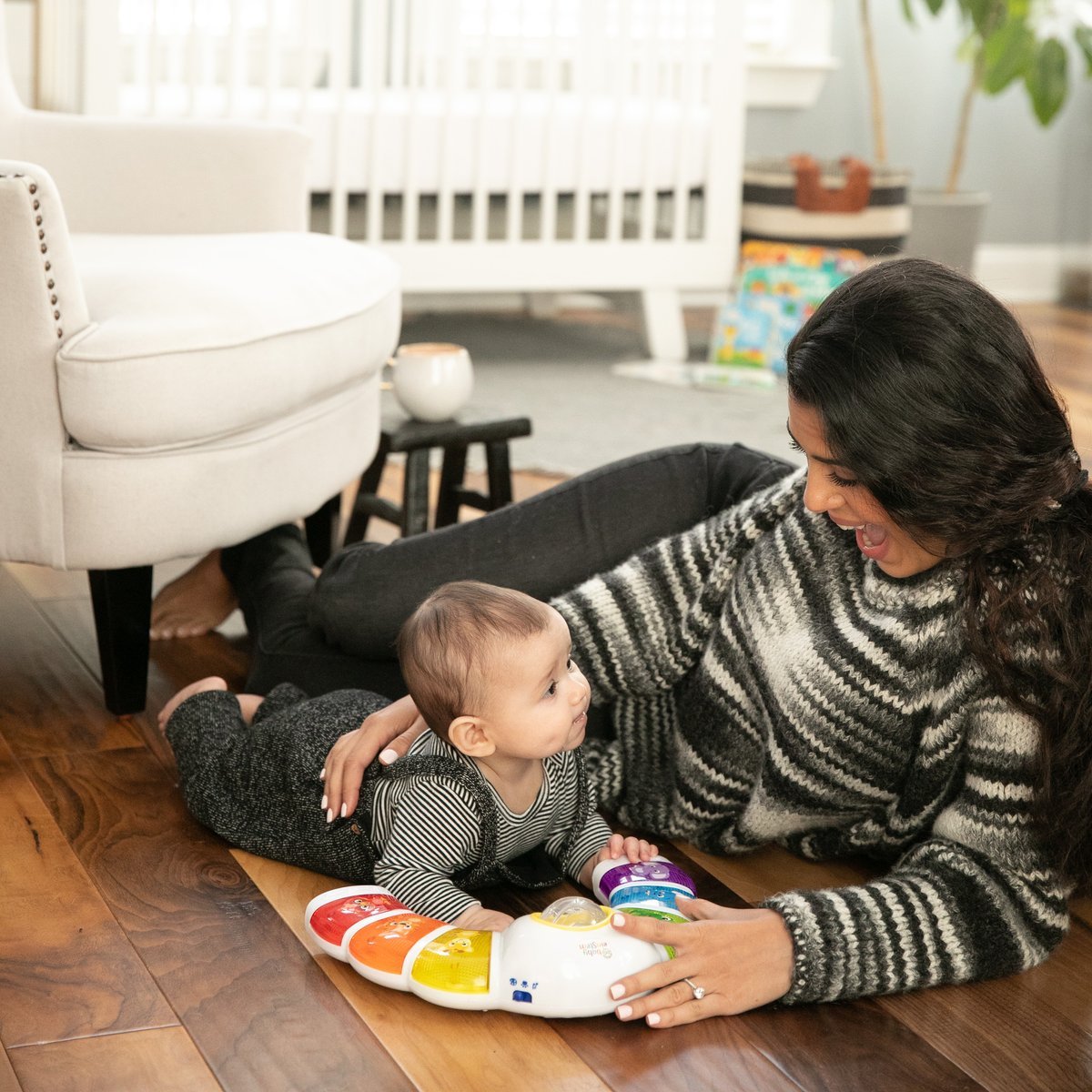 Jouet musical et multilingue multicolore, BABY EINSTEIN