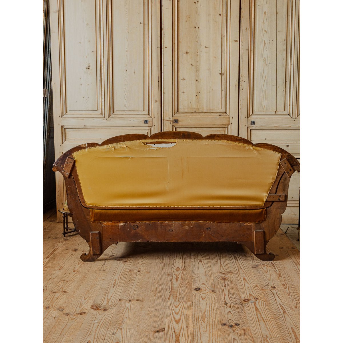 Banquette en bois et velours Martine N°50 - Bon état bois foncé, DEBONGOUT